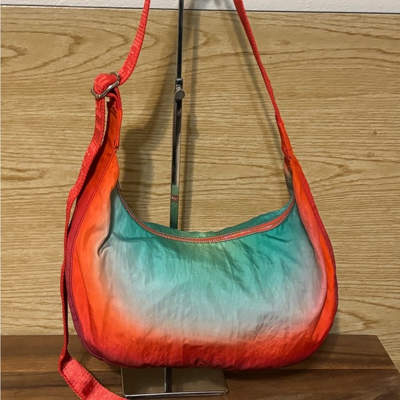 Baggu Rain Medium Crescent - Picture 2 of 7